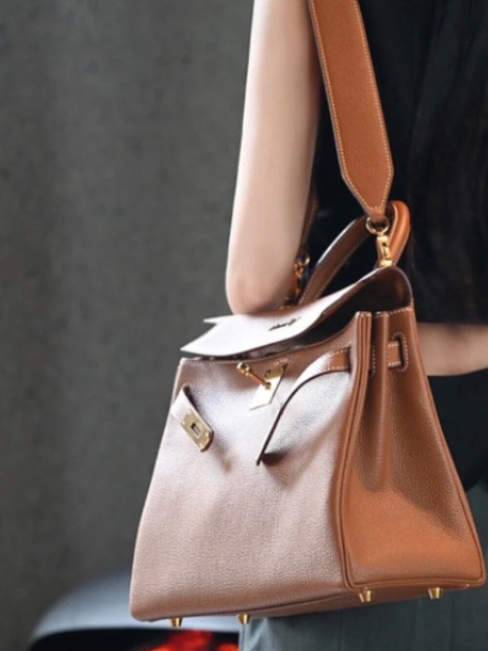 Gold Brown Luxury Handbag | Elegant 28cm Genuine Togo Leather Satchel - Picture 2 of 7